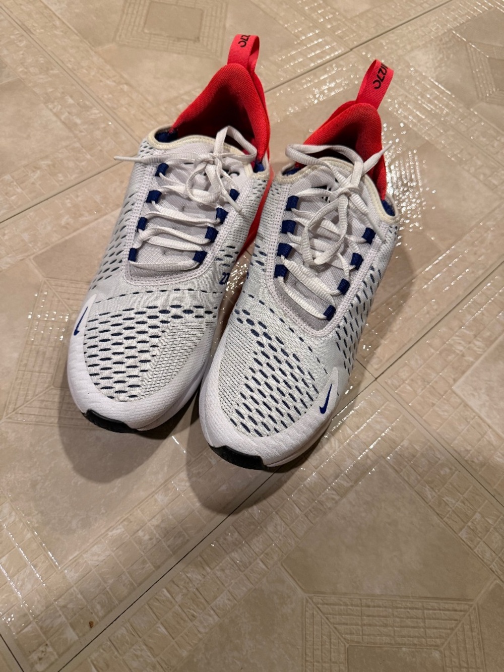 Nike Air Max 270, SZ 10, Like New, Worn once